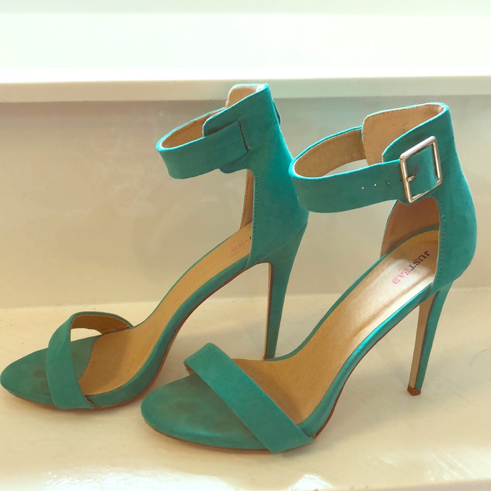 Size 11 JustFab teal colored heels.